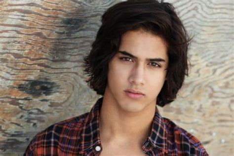 avan jogia personal life